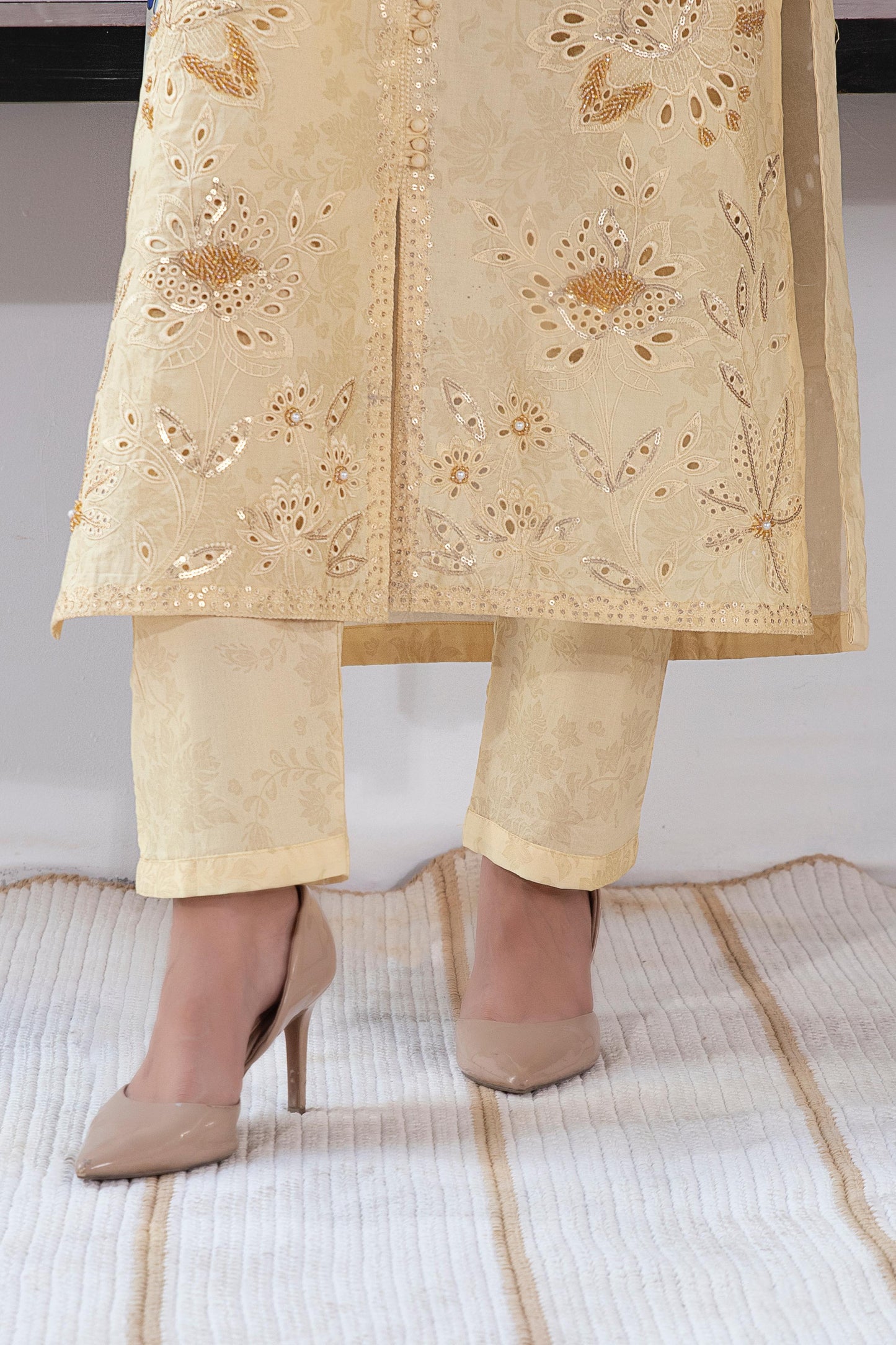 Dusky beige  Embroidered 3-Piece 1723